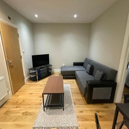 Lovely 1 Bedroom Apartment With On Street Parking Londyn Zewnętrze zdjęcie