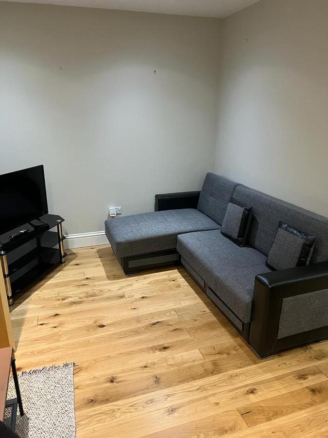 Lovely 1 Bedroom Apartment With On Street Parking Londyn Zewnętrze zdjęcie